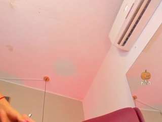 saraa-blonde webcam model stream image