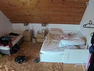 voyeurcam-julmodels-whitebed-2 webcam model stream image