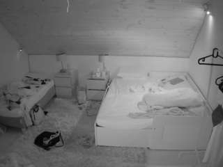 voyeurcam-julmodels-whitebed-2 webcam model stream image