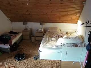 voyeurcam-julmodels-whitebed-2 webcam model stream image