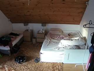 voyeurcam-julmodels-whitebed-2 webcam model stream image