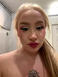 RollDolls webcam model stream image