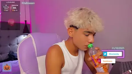 OliverTwinky webcam model stream image