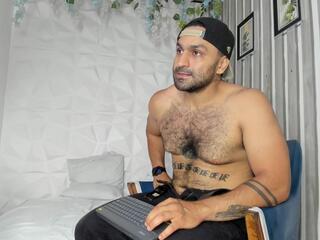 Leonidas M webcam model stream image