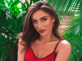 Minnie webcam model stream image