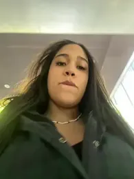 WHAAATTTTTTTTTT webcam model stream image