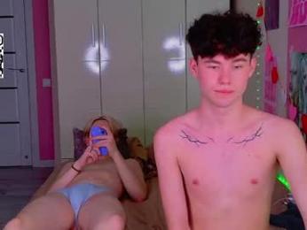 moon_gloww webcam model stream image