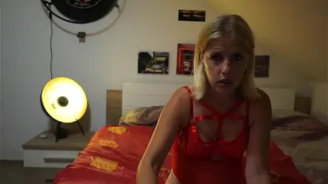 Moistdevil webcam model stream image