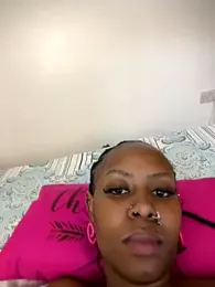 Rose_berry webcam model stream image