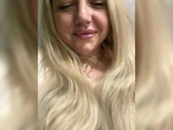 KiraMalina webcam model stream image