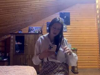 Alverta Debona webcam model stream image