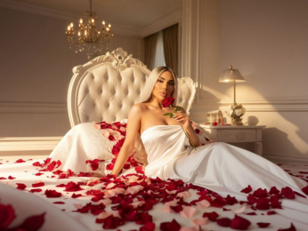 Kym webcam model stream image