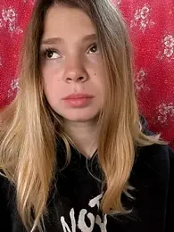 Zuli_Kiska webcam model stream image