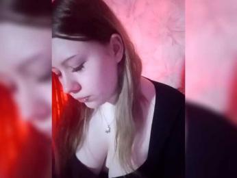 SweetyKittyaa webcam model stream image