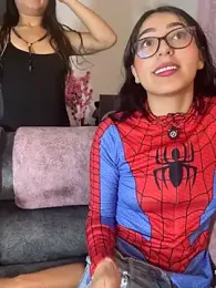 _QaraH webcam model stream image