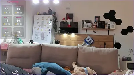 Girl_alone_home webcam model stream image