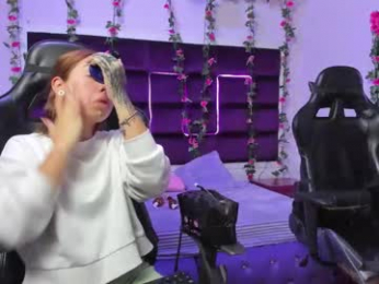 hornyy_mom webcam model stream image