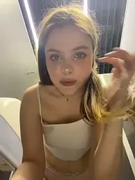 Lunabelle_ webcam stripchat model stream image