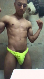 pequeboy_hot webcam cam4 model stream image