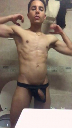 pequeboy_hot webcam model stream image