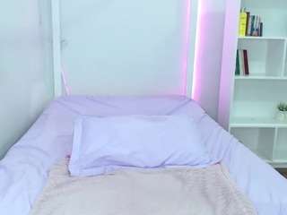 ari-rossee webcam model stream image