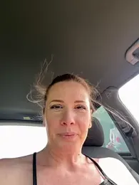 Sharon_Red webcam stripchat model stream image