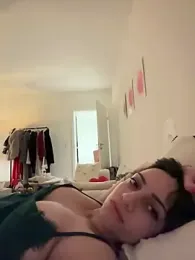Prettylilgirll webcam model stream image