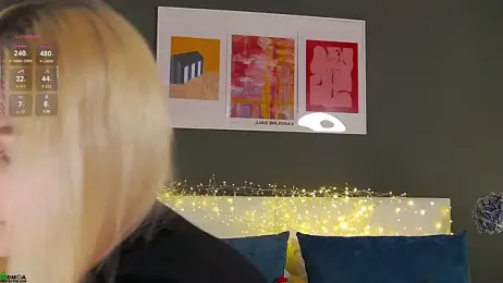 SaraHearts webcam model stream image