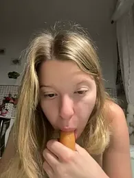 kimczii webcam stripchat model stream image