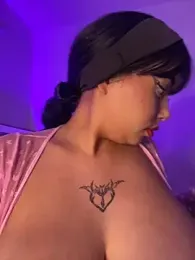 lucialauper_ webcam model stream image