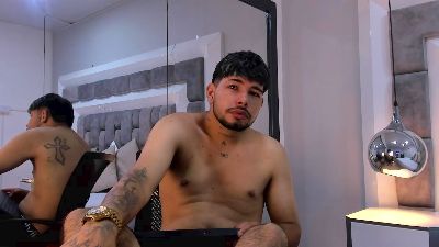 LiamSaenz webcam model stream image