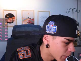 Andru Miett webcam model stream image