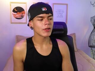 Andru Miett webcam model stream image