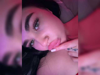 suchka-black- webcam model stream image