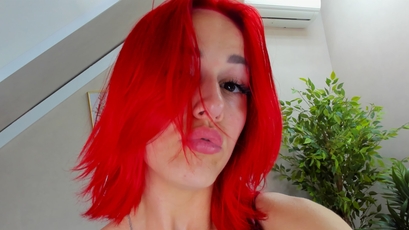 Linda webcam model stream image