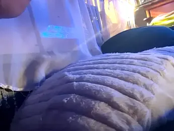 gurlnips webcam model stream image