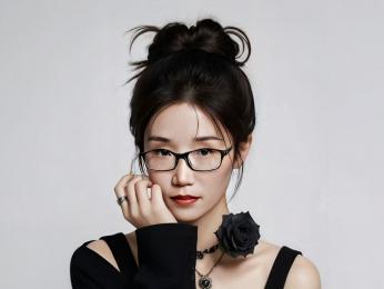 LunaChen webcam model stream image