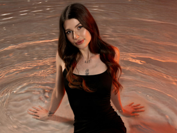 RinaLowe webcam model stream image