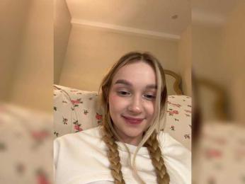 MimiMila webcam model stream image