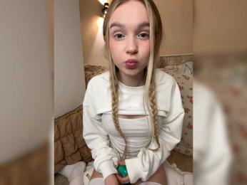 MimiMila webcam model stream image