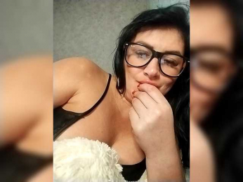 Ju--lia webcam model stream image