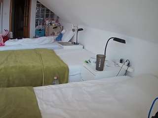 voyeurcam-julmodels-bed-3 webcam model stream image