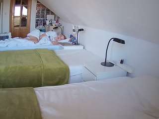 voyeurcam-julmodels-bed-3 webcam camsoda model stream image