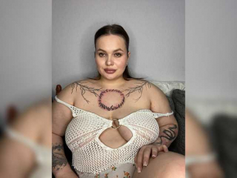 Divine-1 webcam model stream image