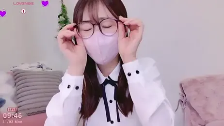 meg_0901 webcam model stream image