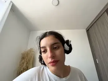 dakota_le webcam model stream image