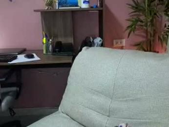 pineappleflipped webcam model stream image