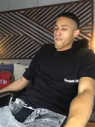 B_Wild webcam model stream image