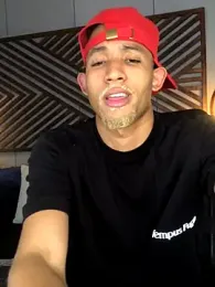 B_Wild webcam model stream image