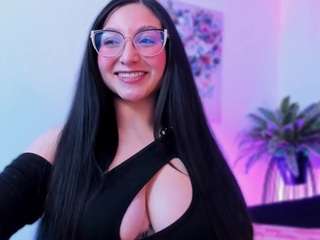 luucyjoness webcam model stream image